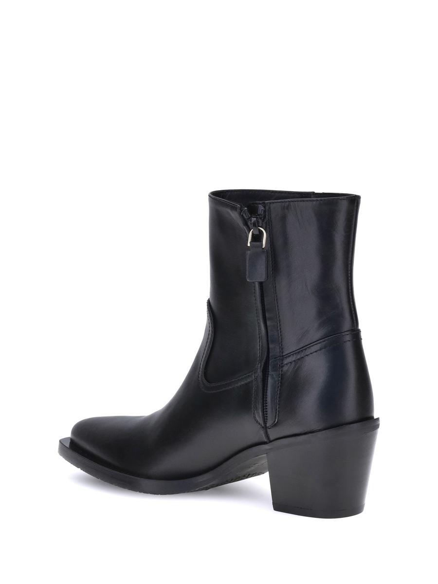 Stuart Weitzman Boots