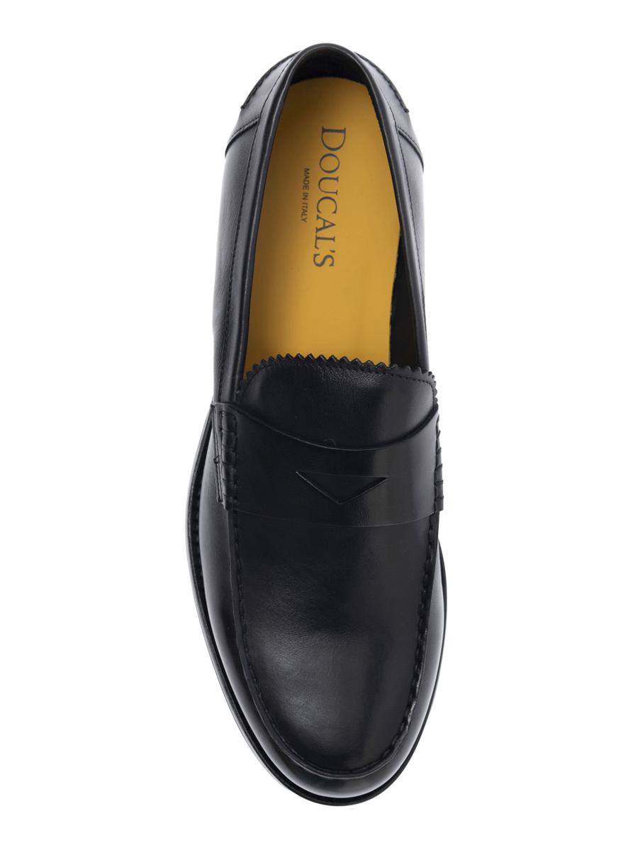 Black Loafers With Almond Toe In Leather Man