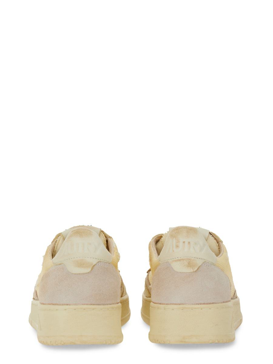 Autry Medalist Low Super Vintage Sneakers