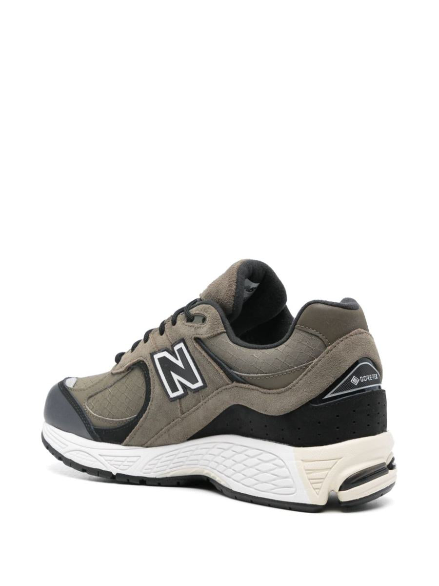 New Balance M2002 Sneakers