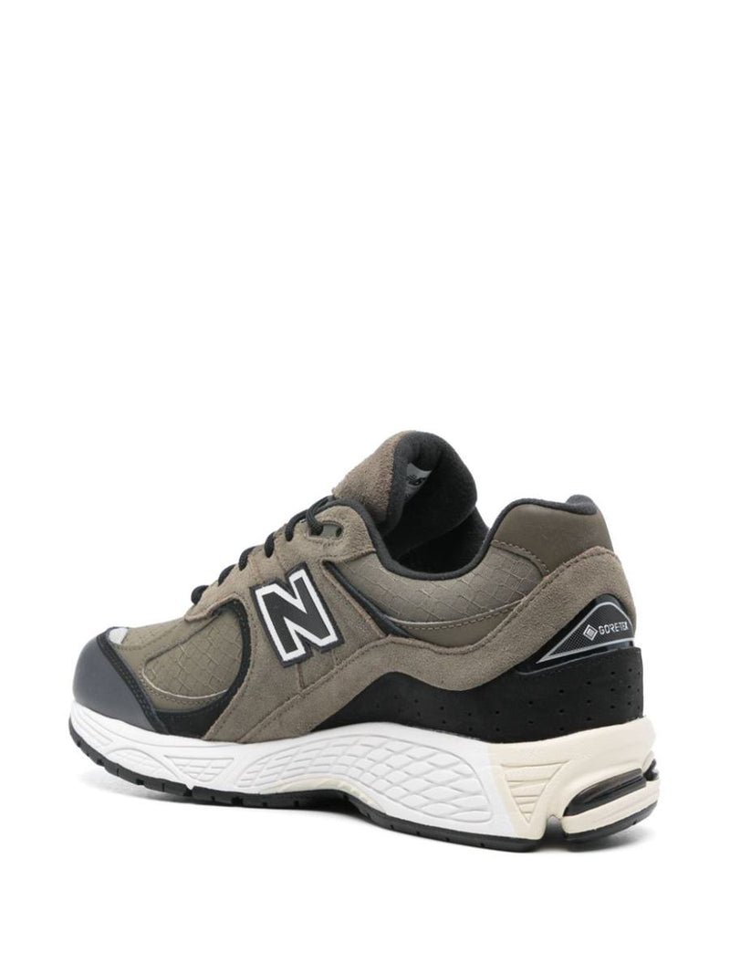 New Balance M2002 Sneakers