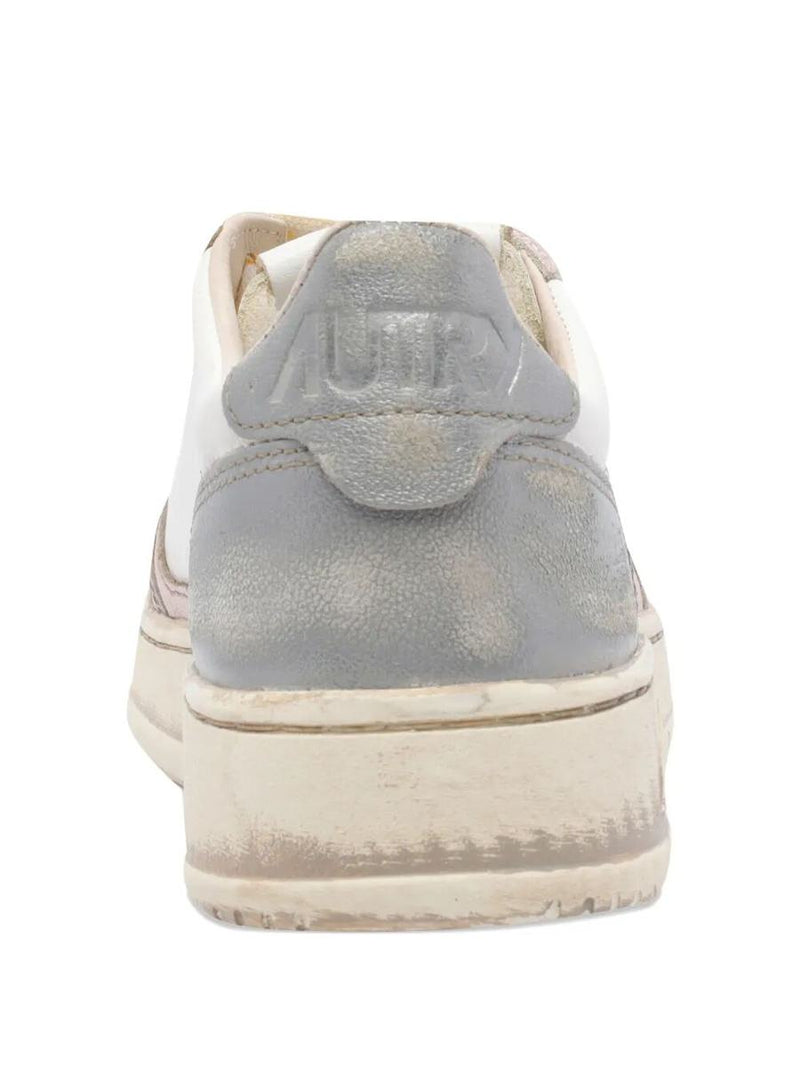 Autry Medalist Low Sneakers Super Vintage In White Rose And Blackboard Leather Shoes