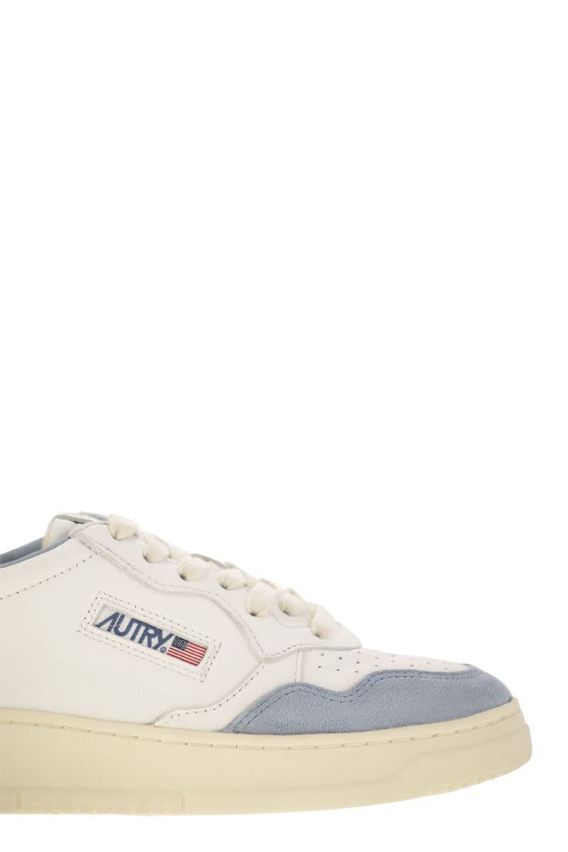 Autry Medalist Low - White Leather And Suede Sneakers In Powder