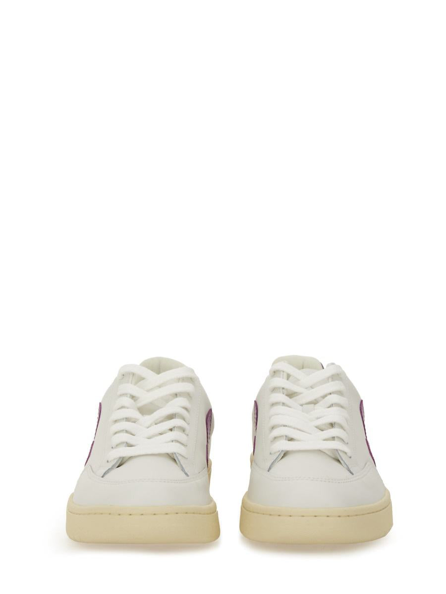 Veja Sneaker "V-12"
