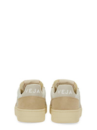 Veja Sneaker "V-82"