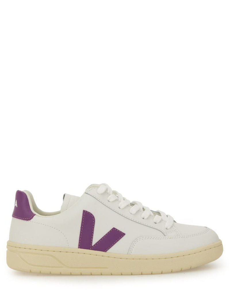 Veja Sneaker "V-12"