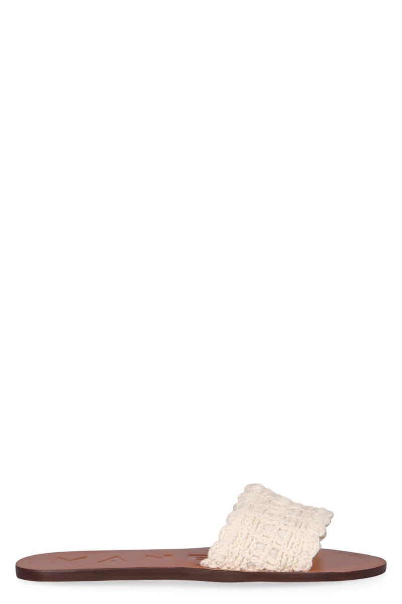 Manebí Flat Sandals