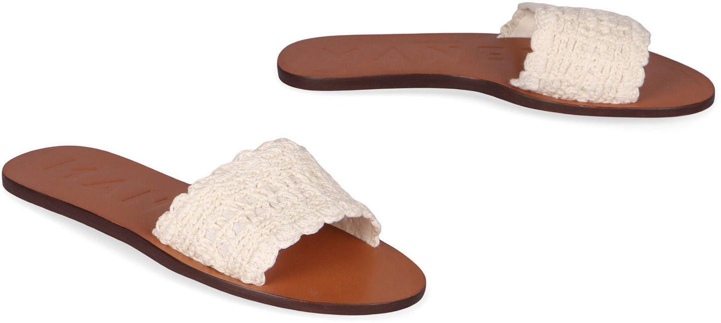 Manebí Flat Sandals
