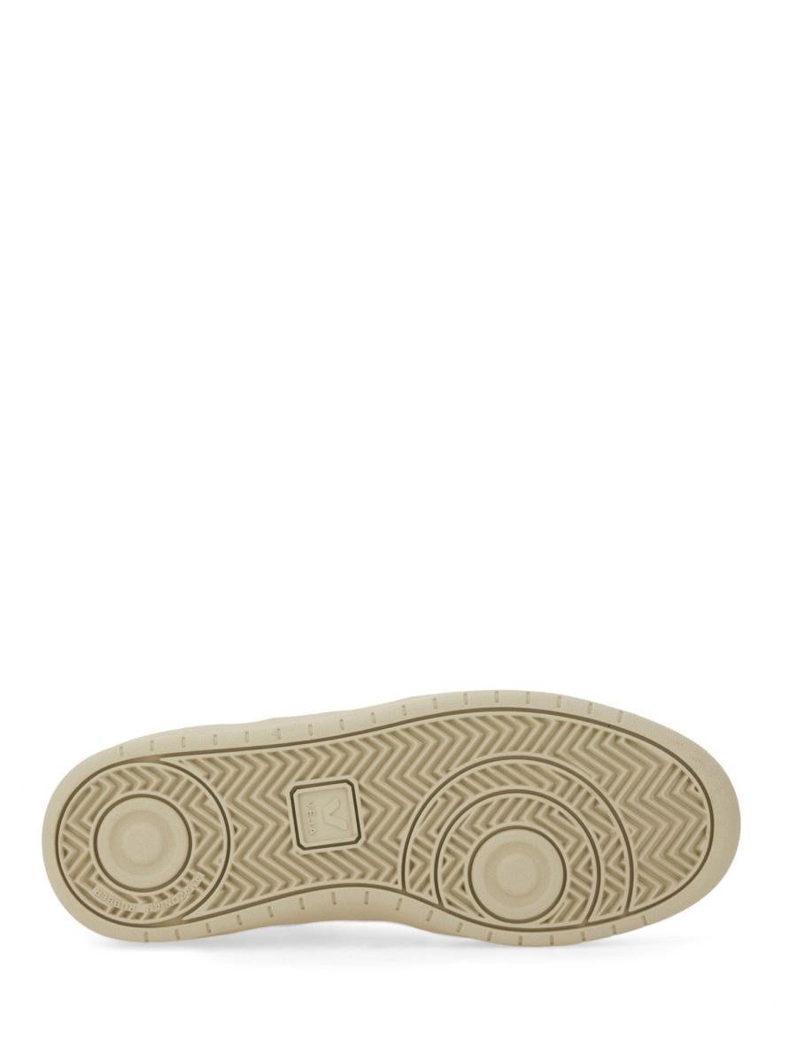 Veja Sneaker "V-10"