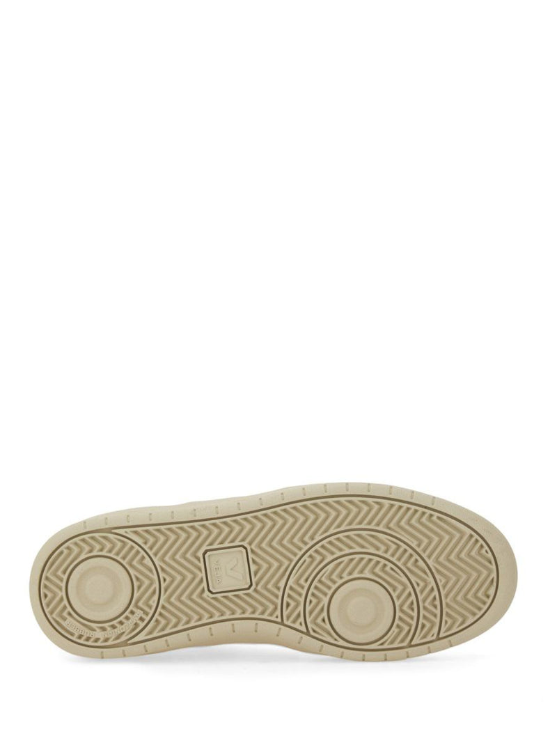Veja Sneaker "V-10"