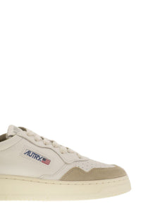 Autry Medalist Low - Two-Tone Leather Sneakers