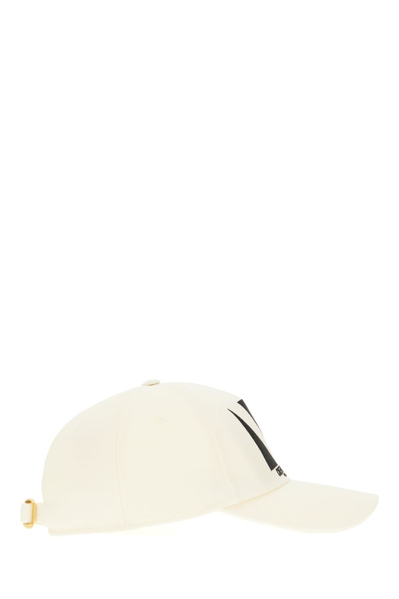 valentino-garavani-hats-1765609586011054569-1