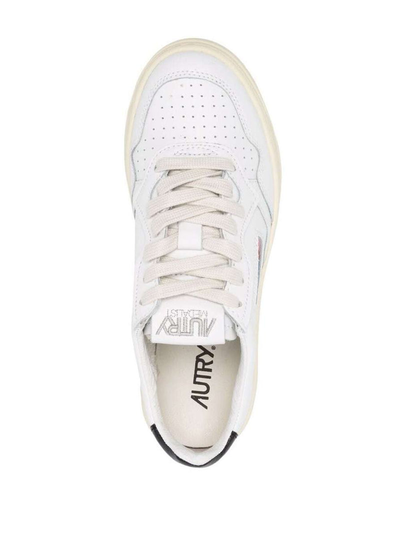 'Medalist' White Low Top Sneakers With Contrasting Heel Tab In Leather Woman