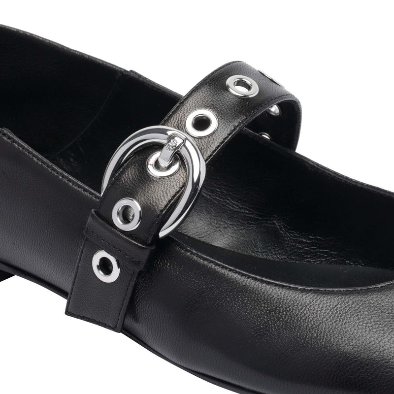 Stuart Weitzman Flat Shoes