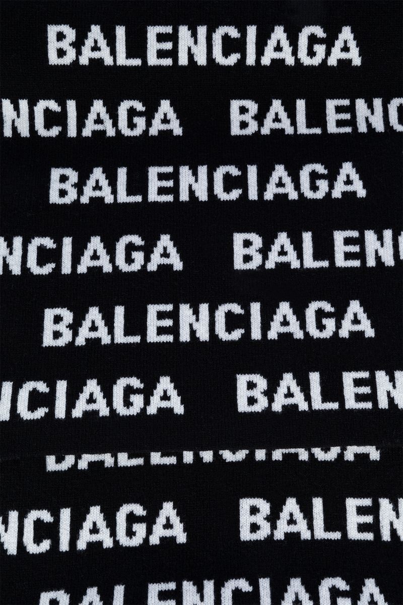 balenciaga-scarves-1764899428013998954-1