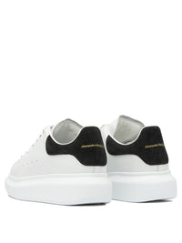 alexander-mcqueen-oversized-sneaker-1764892808011796155-3