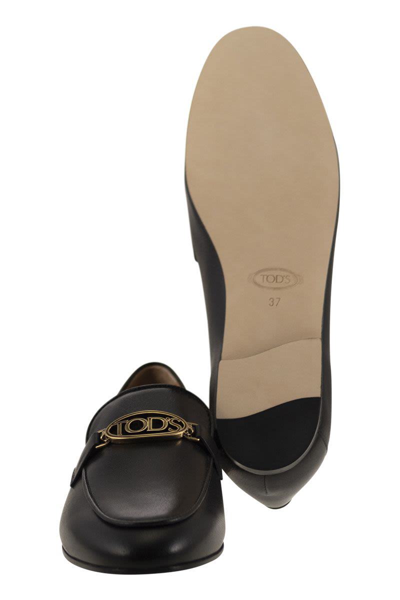 Tod'S Leather Loafer With Accessory