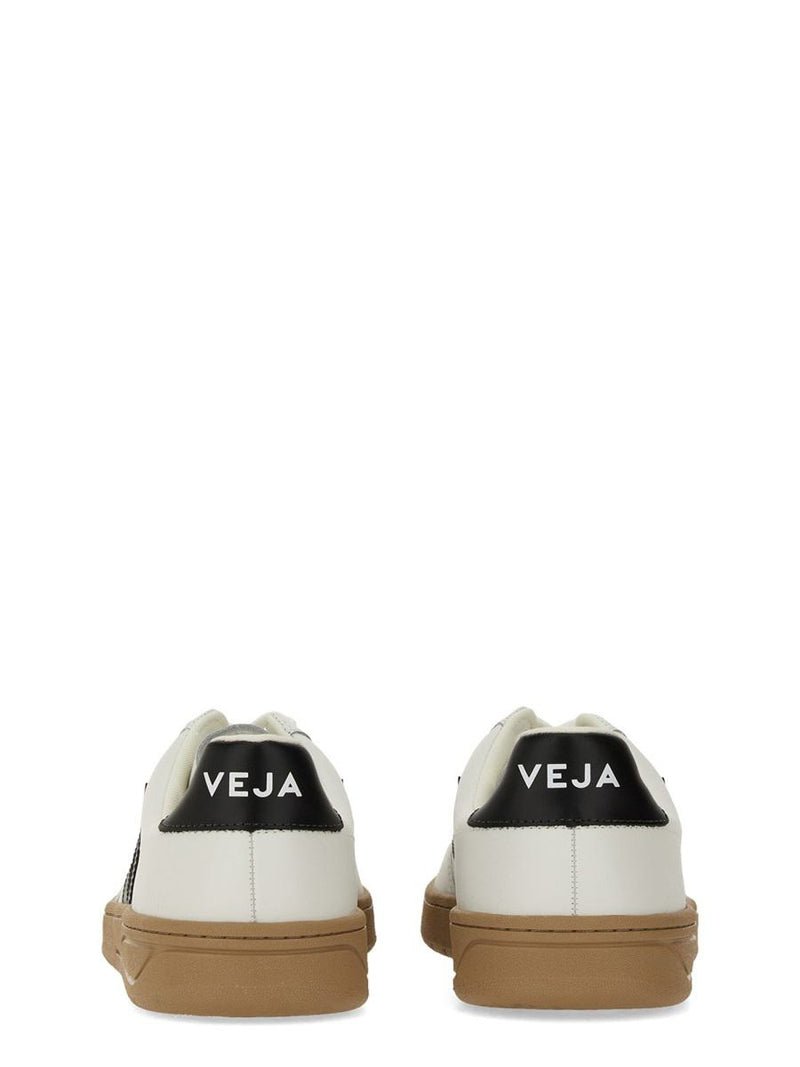 Veja Sneaker "V-12"
