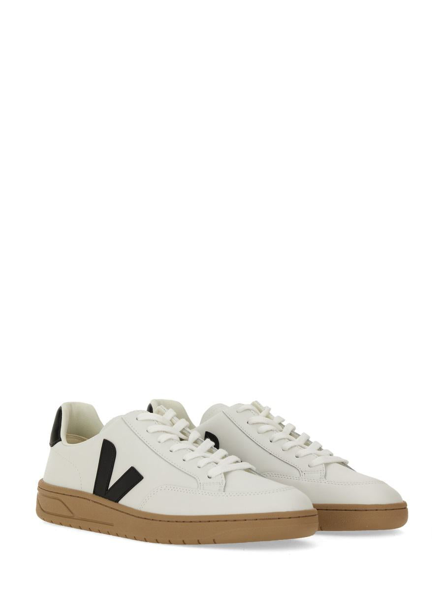 Veja Sneaker "V-12"