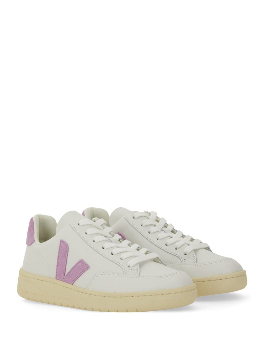 Veja Sneaker "V-12"