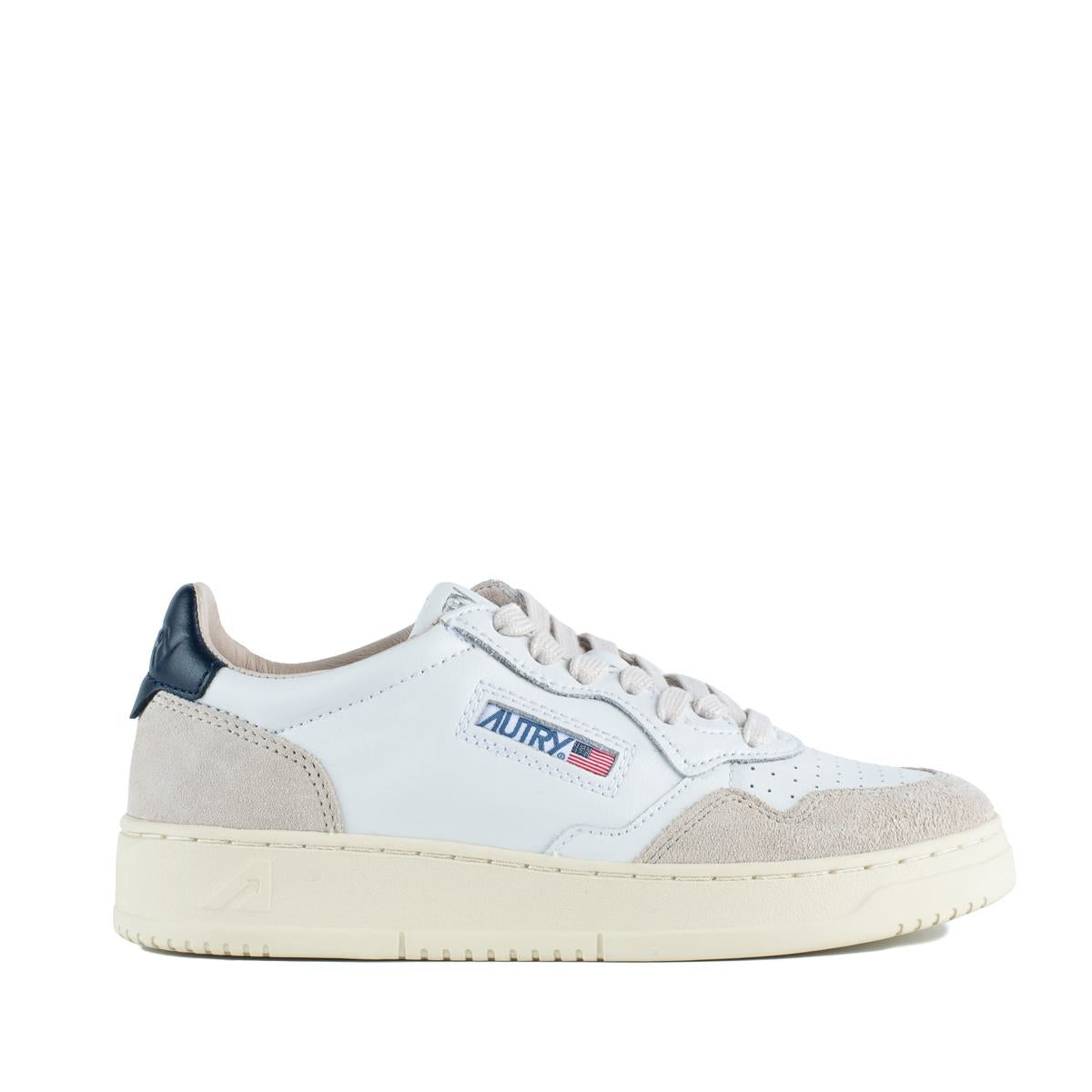 Autry Sneakers Medalist Low In Leather And Suede White And Blue Color.