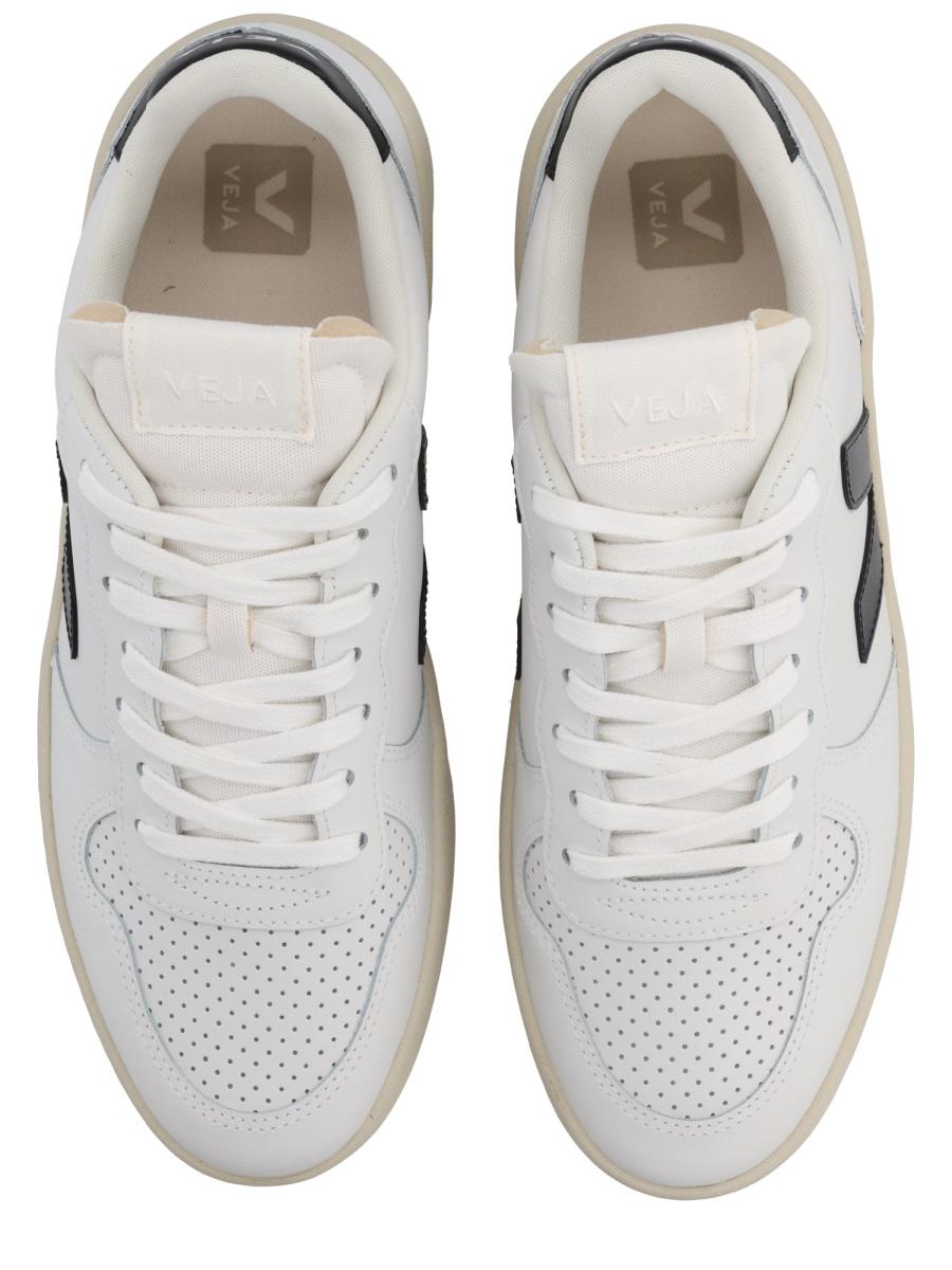 Veja Sneaker "V-10"