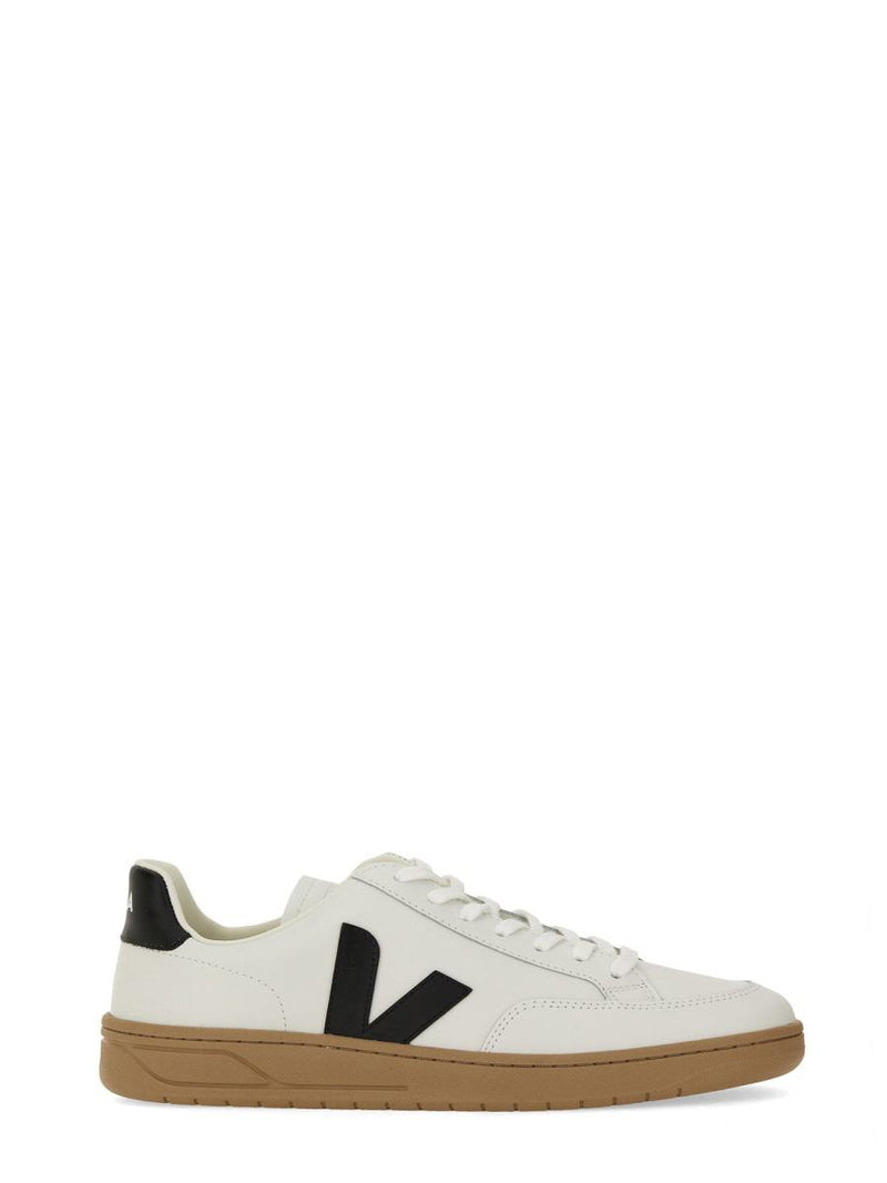 Veja Sneaker "V-12"