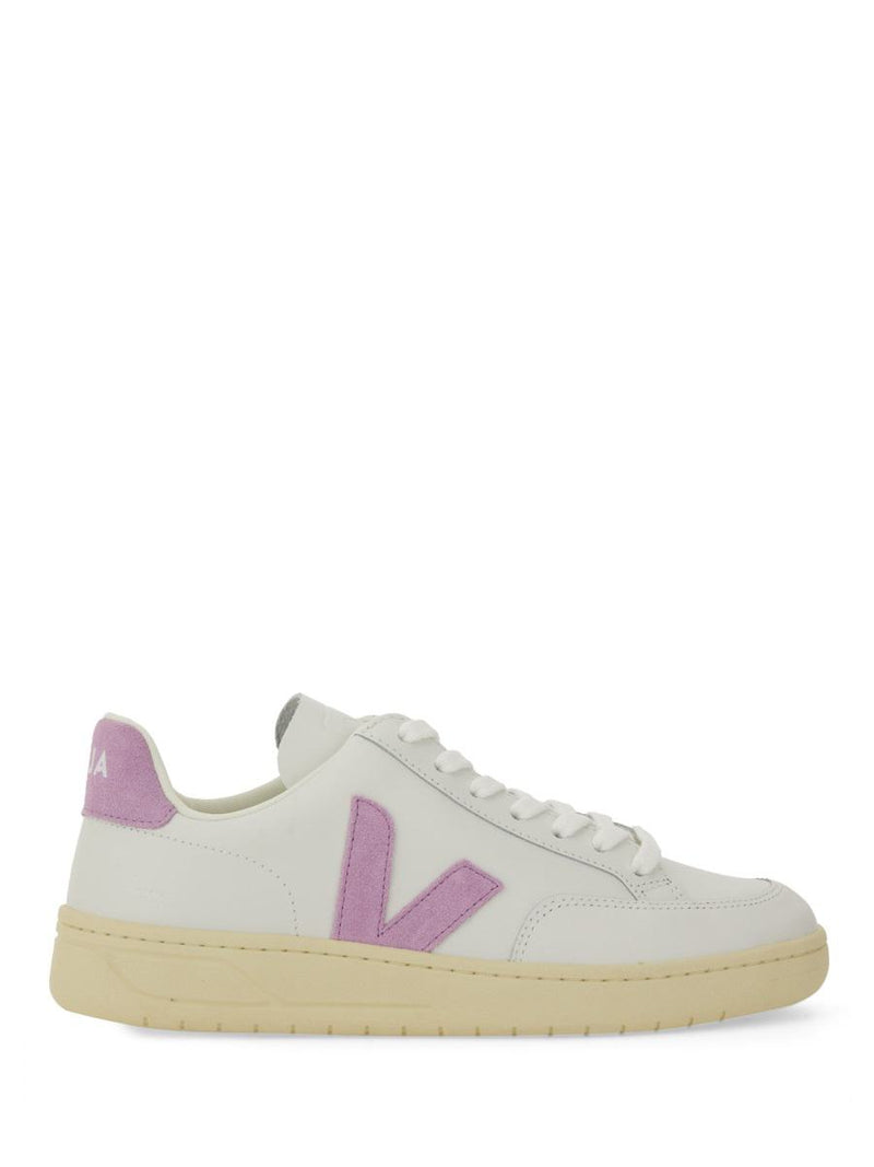Veja Sneaker "V-12"