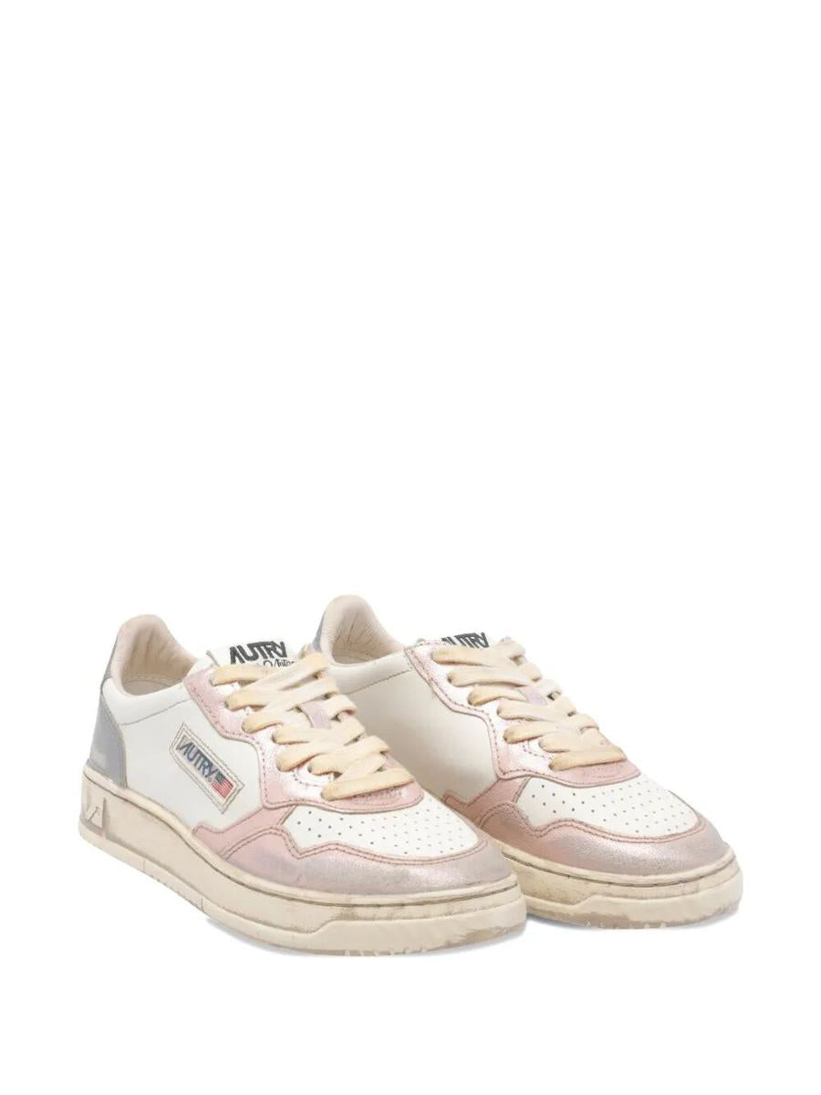 Autry Medalist Low Sneakers Super Vintage In White Rose And Blackboard Leather Shoes