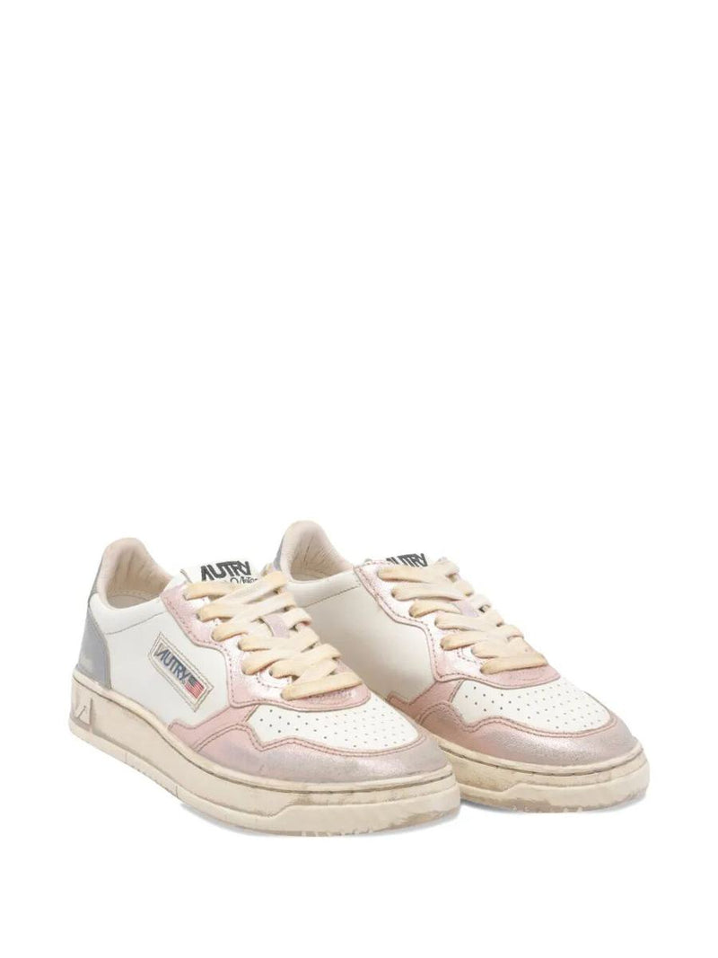 Autry Medalist Low Sneakers Super Vintage In White Rose And Blackboard Leather Shoes