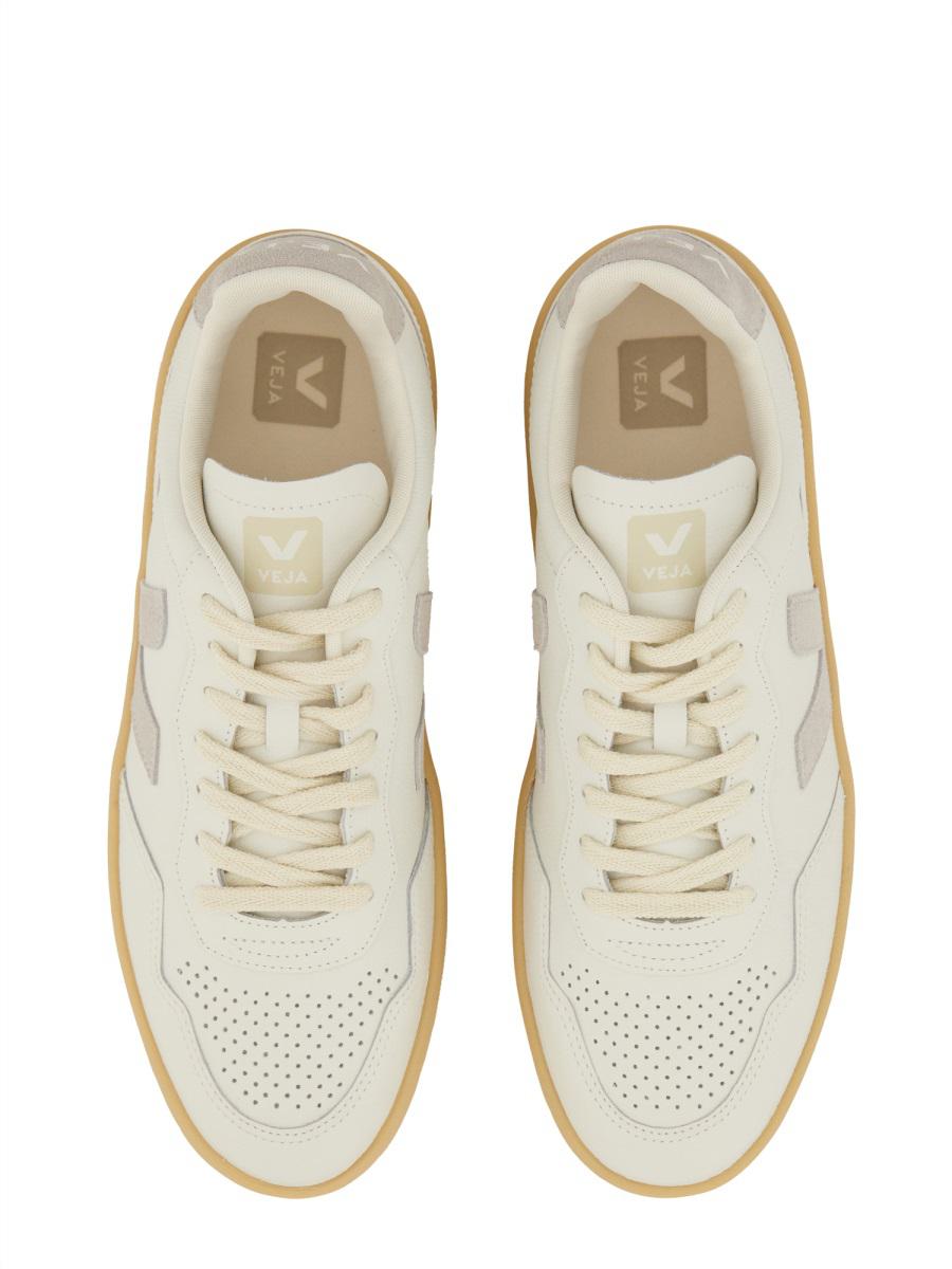 Veja Sneaker "V-90"