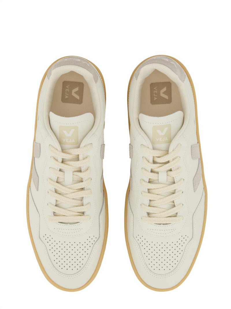Veja Sneaker "V-90"