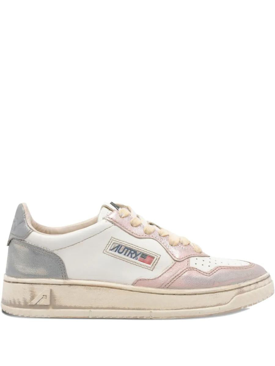 Autry Medalist Low Sneakers Super Vintage In White Rose And Blackboard Leather Shoes