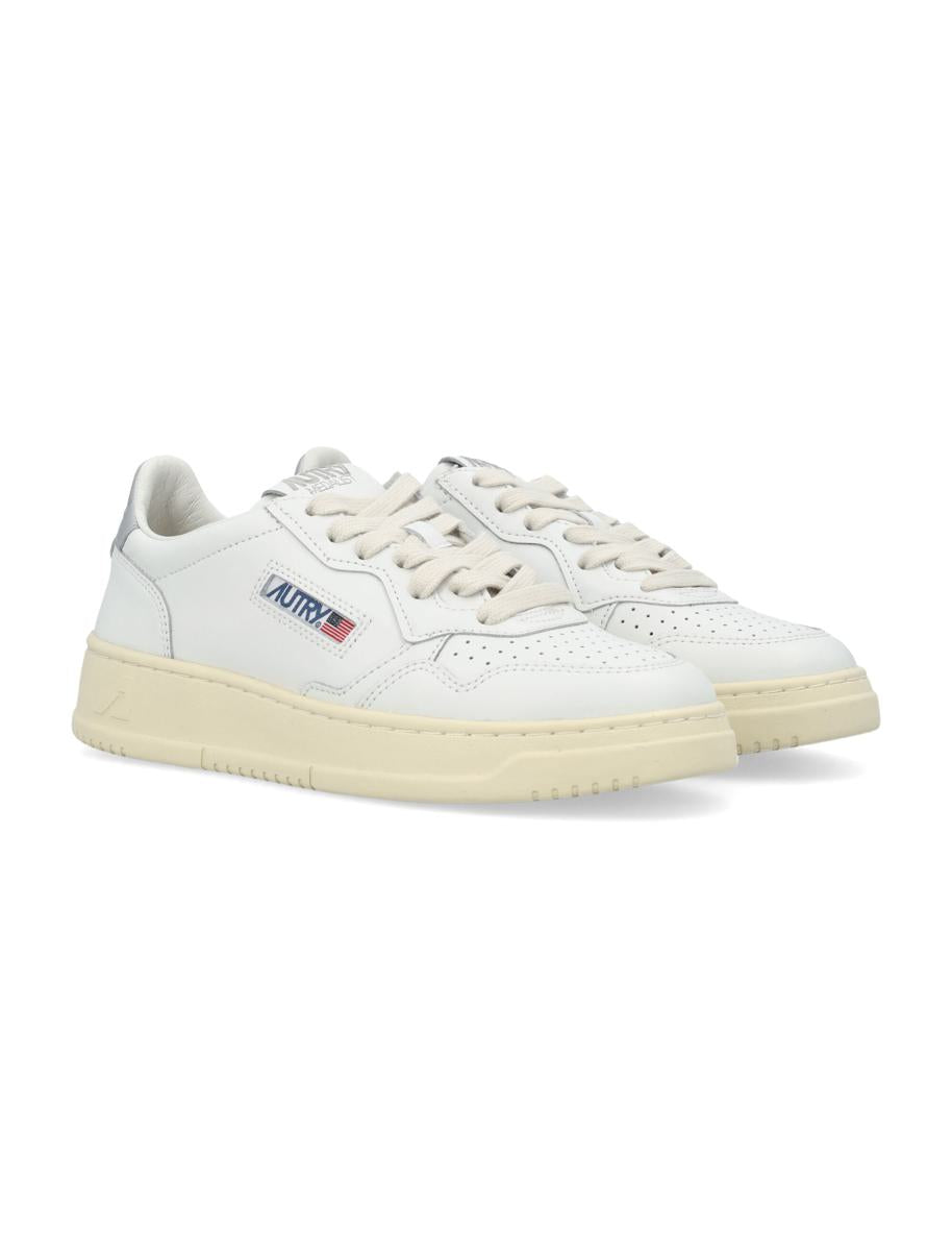 Autry Medalist Low Woman Sneakers
