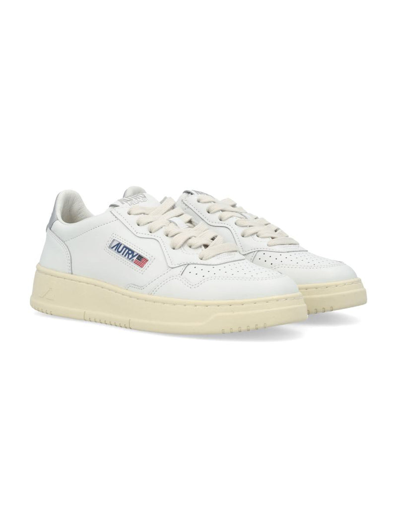 Autry Medalist Low Woman Sneakers
