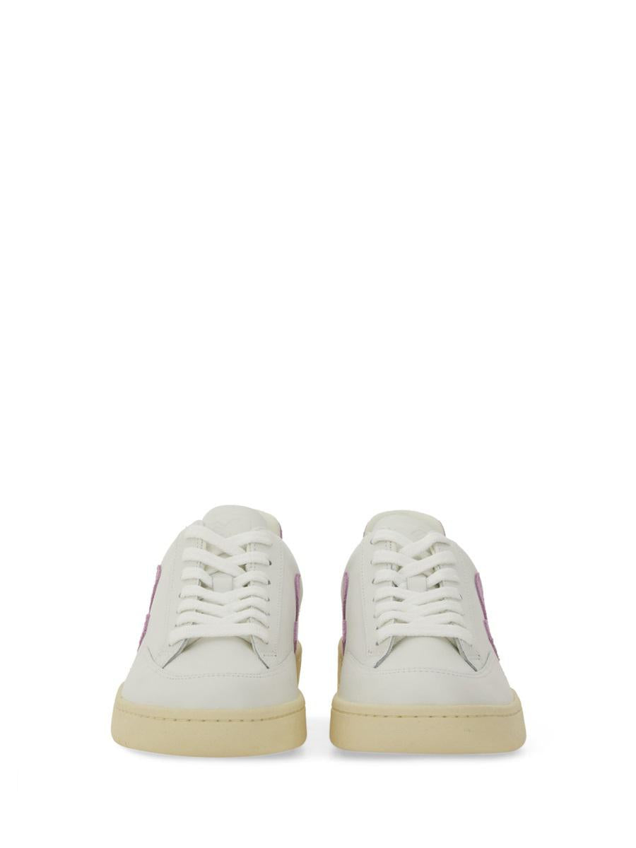 Veja Sneaker "V-12"