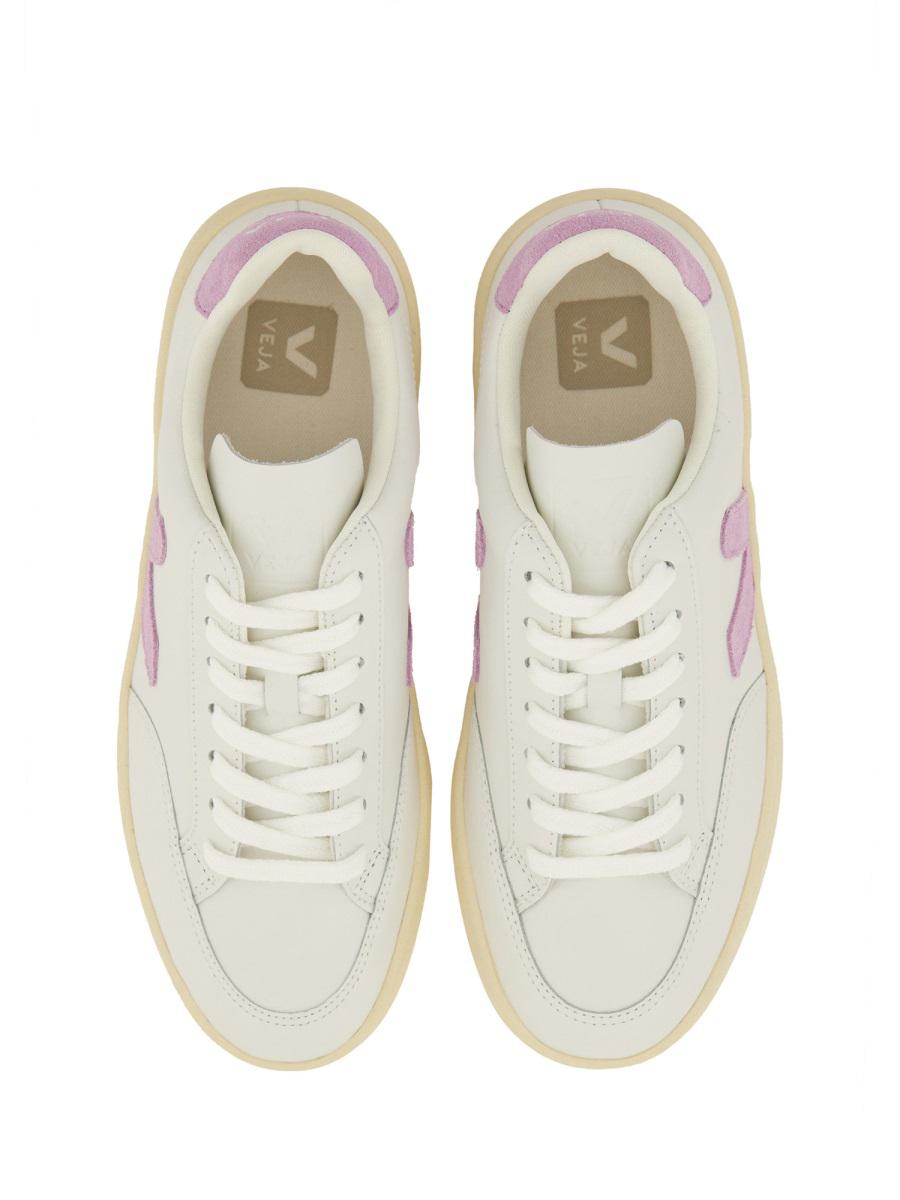 Veja Sneaker "V-12"