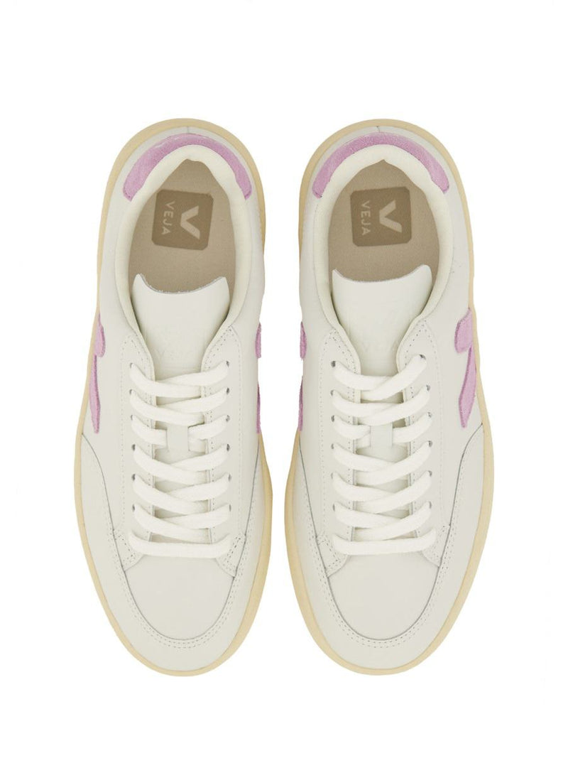 Veja Sneaker "V-12"