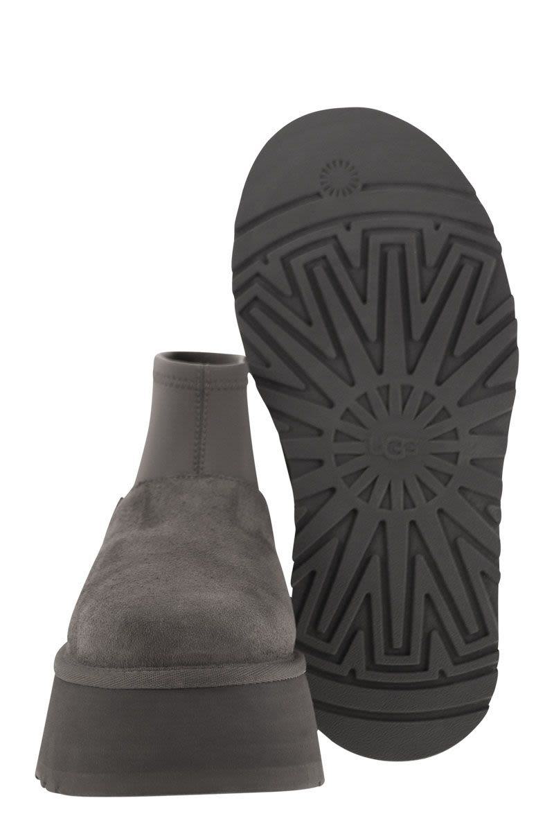 UGG Classic Mini Dipper Boots