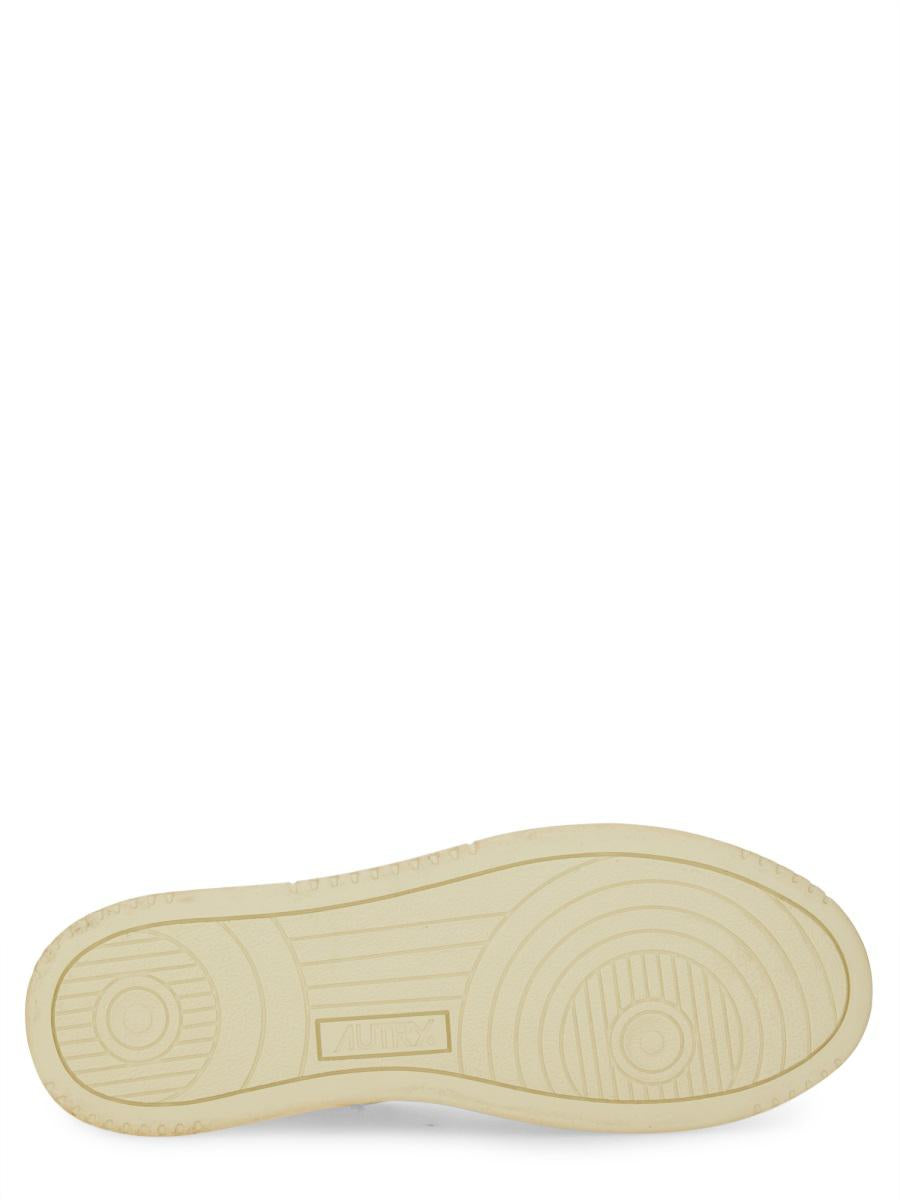 Autry Medalist Low Super Vintage Sneakers