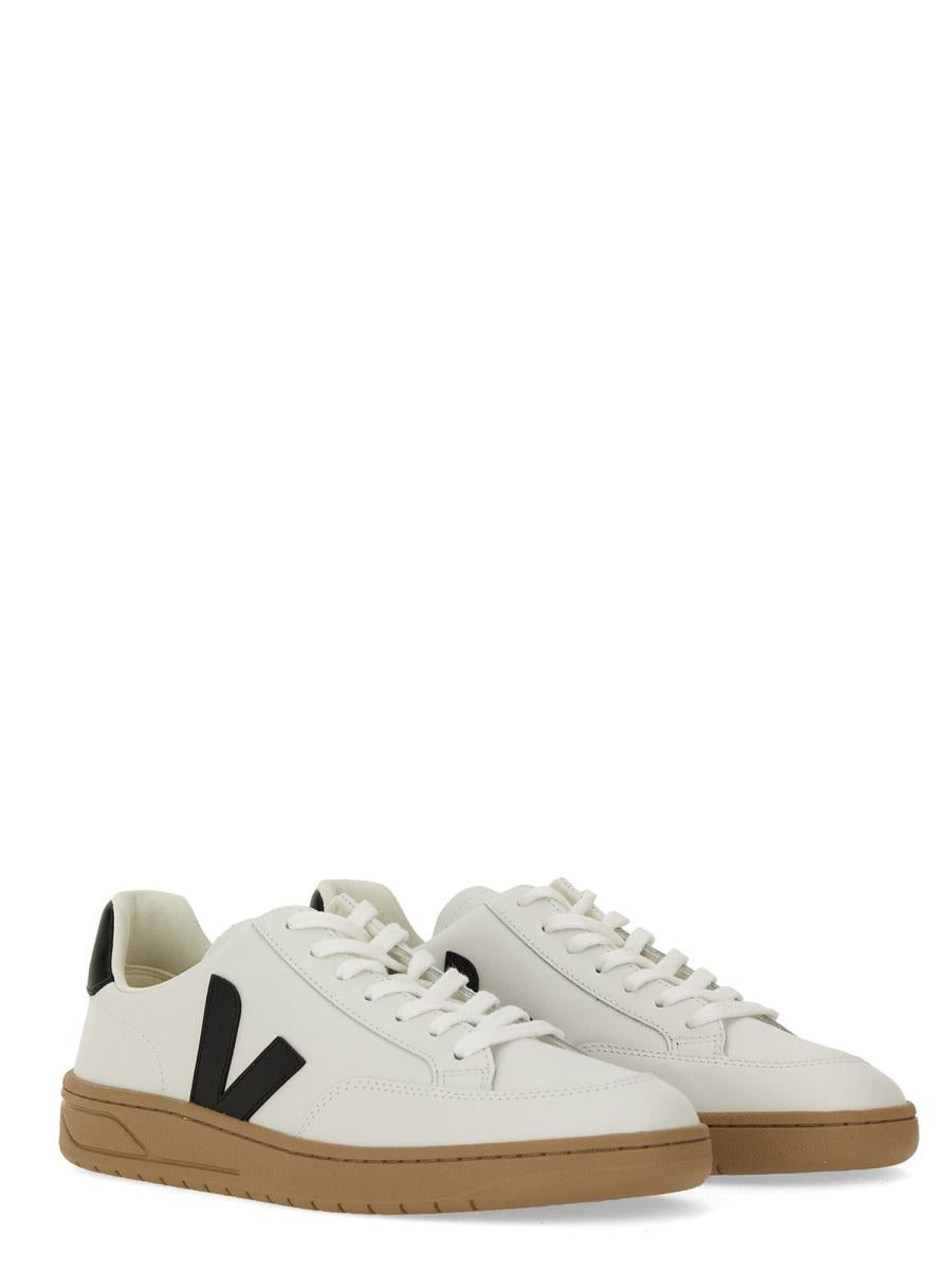 Veja Sneaker "V-12"