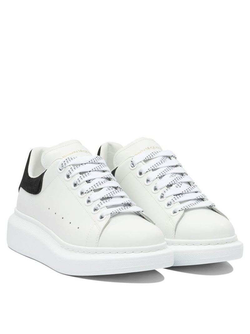 alexander-mcqueen-oversized-sneaker-1764892808011796155-1