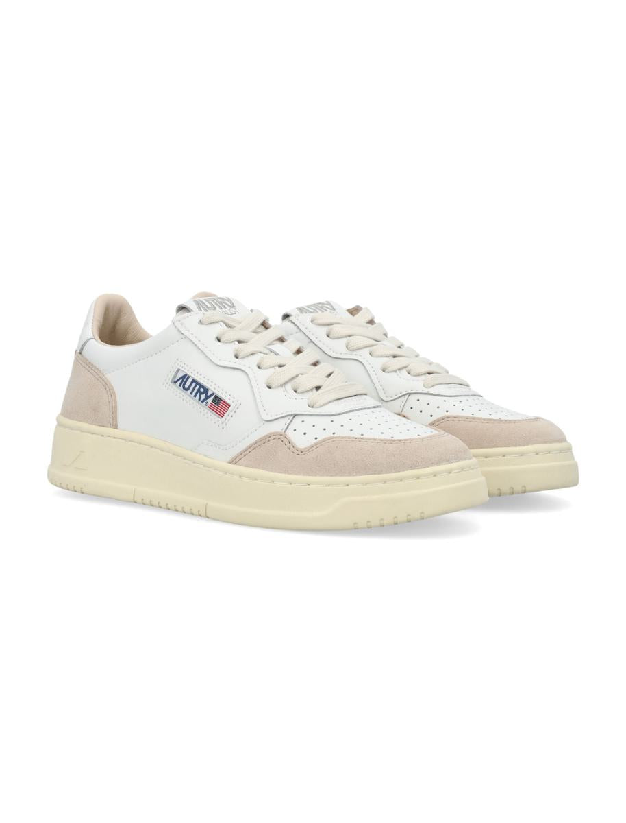 Autry Medalist Low Woman Sneakers