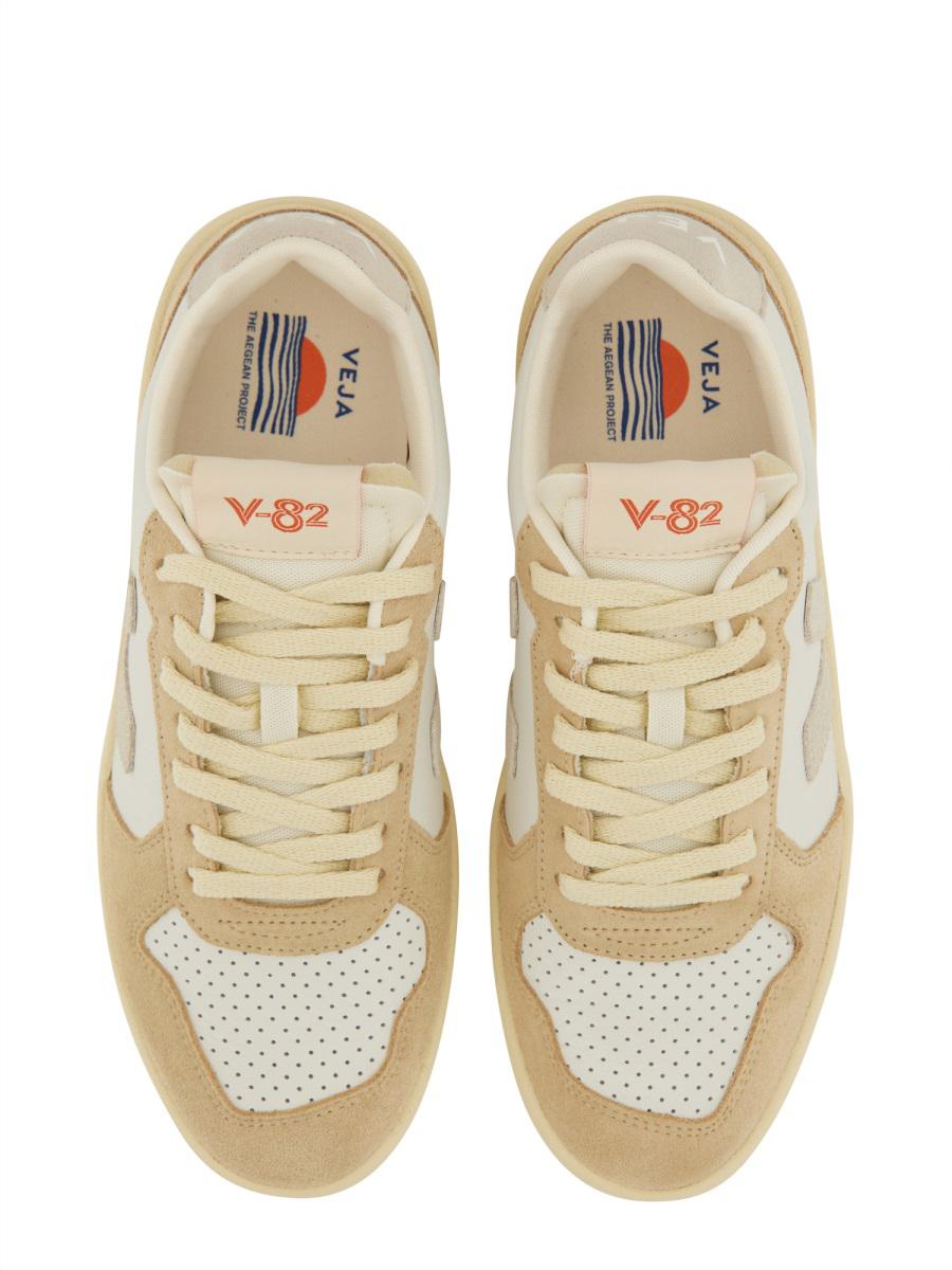 Veja Sneaker "V-82"