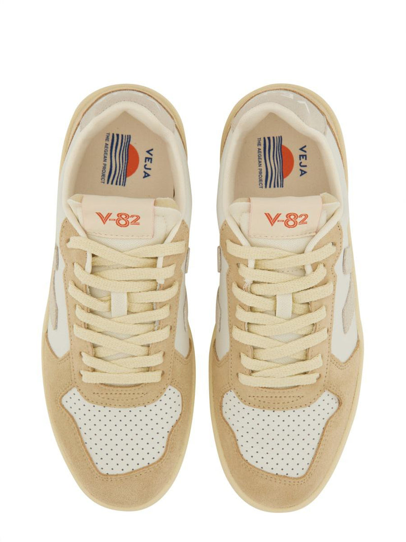 Veja Sneaker "V-82"