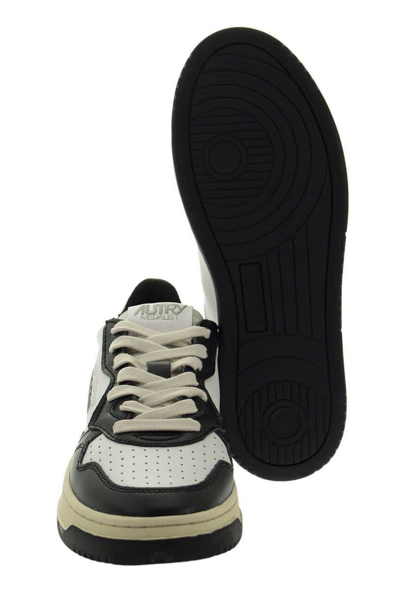 Autry Medalist Low - Leather Sneakers
