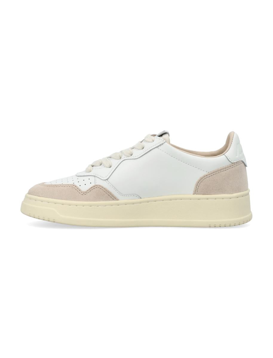 Autry Medalist Low Woman Sneakers