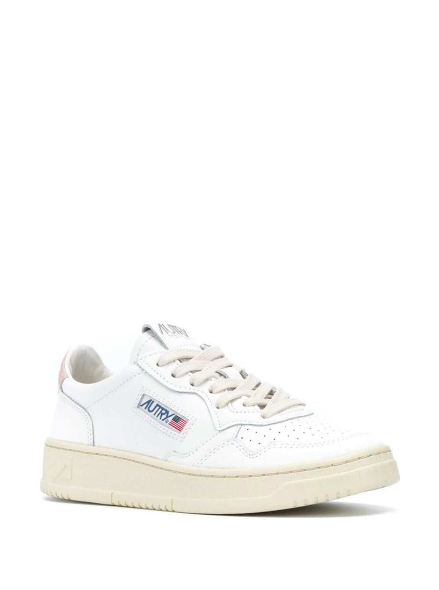 'Medalist' White Low Top Sneakers With Contrasting Heel Tab In Leather Woman
