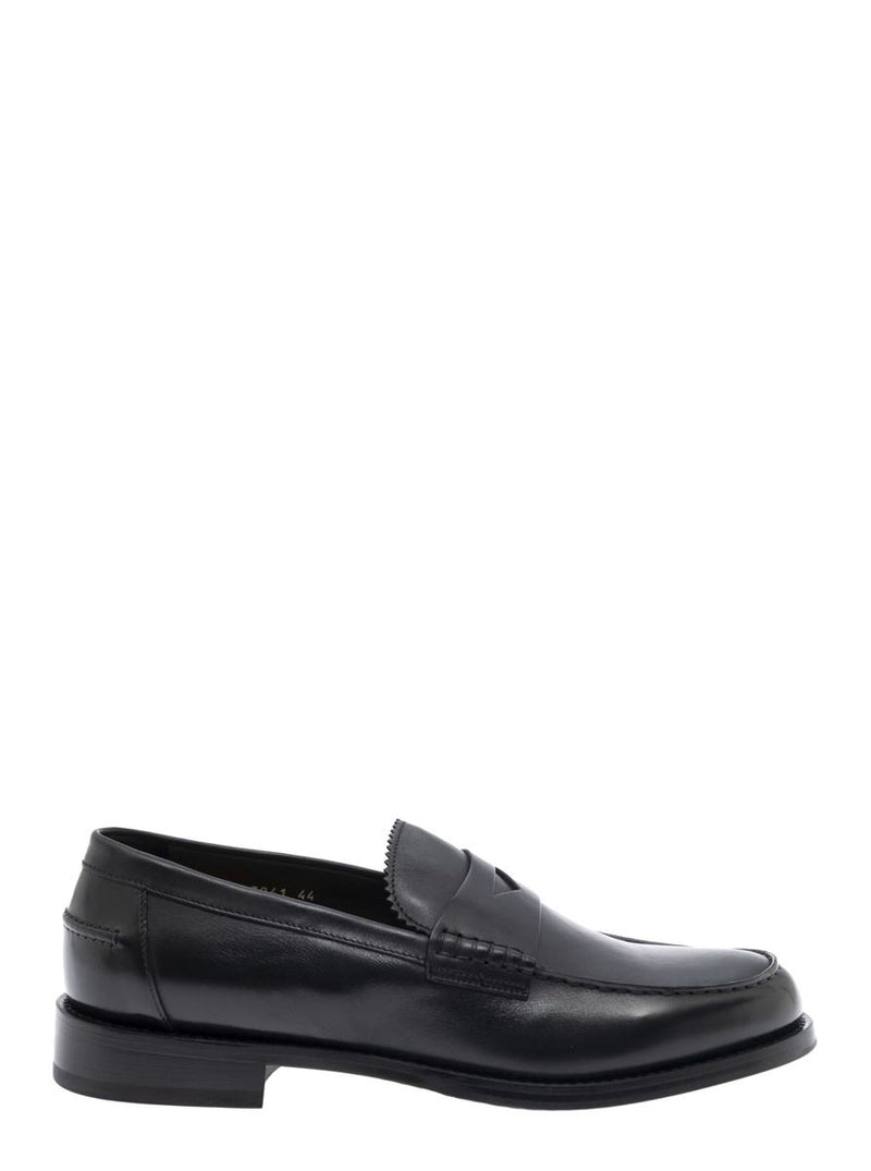 Black Loafers With Almond Toe In Leather Man