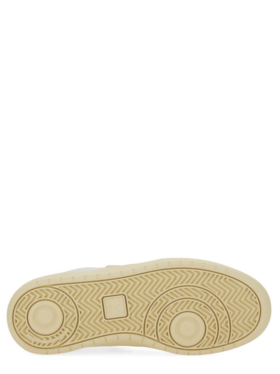 Veja Sneaker "V-82"